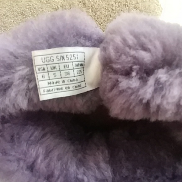Authentic UGG Purple Classic Short Boots sz 6 - Picture 7 of 8
